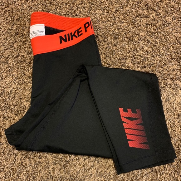 Nike Pants - Nike Pro crop workout pants! Like new!